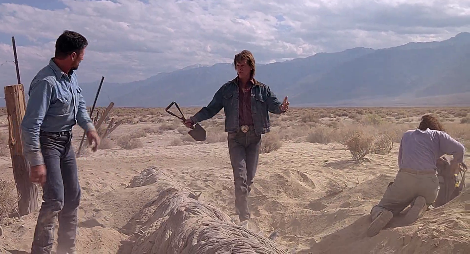 Mike's Movie Cave: Tremors (1990) – Review